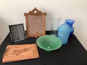 lot 176 image: Vase and Frame Lot