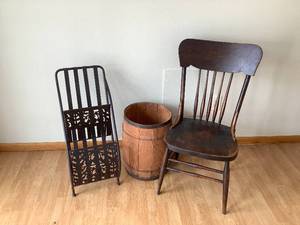 lot 196 image: Outdoor flower holder, wooden barrell and vintage chair