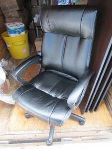 lot 4 image: Staples Turcotte Chair