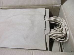 lot 17 image: Brown Kraft Handled Bags