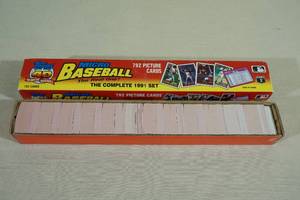 lot 39 image: 1991 Topps Micro Baseball Card Complete Set