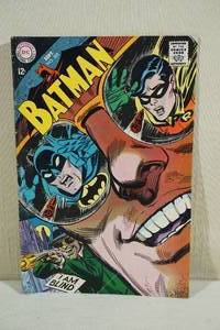 lot 195 image: Batman #205 Comic Book - 12c