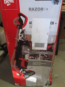 lot 16 image: Dirt Devil Razor Vac Plus Upright V...