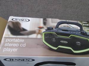 lot 30 image: Jensen Portable Stereo CDMP3 Playe...