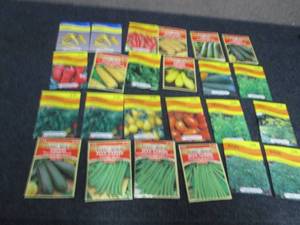 lot 152 image: 24 pks Assorted Ferry Morse & Ameri...