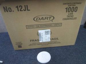 lot 163 image: Case of 1000 Dart Vented Lids Retai...