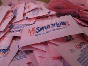 lot 204 image: Case of 2000 pks Sweet N Low...