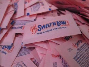 lot 207 image: Case of 2000 pks Sweet N Low...