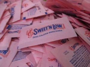 lot 208 image: Case of 2000 pks Sweet N Low...