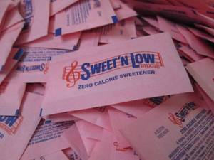 lot 211 image: Case of 2000 pks Sweet N Low...