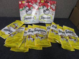 lot 275 image: 2 Snacky Snowman Cat Toys, 9- 3 oz ...