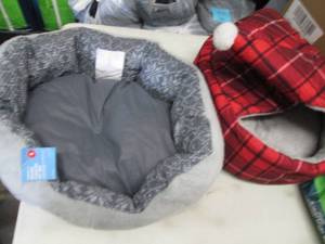 lot 279 image: 2 Small Pet Beds...