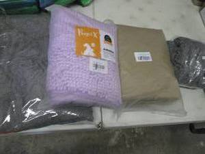 lot 306 image: Pet Blanket, Pad, Towels...