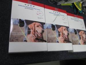 lot 315 image: 3 Reflective Retractable Dog Leashe...