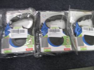 lot 316 image: 3 Retractable Leashes...