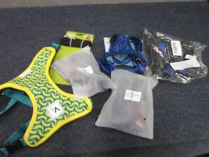 lot 320 image: 6 Harnesses & Leashes...