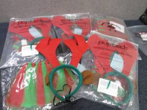 lot 326 image: 5 Pupteck Christmas Pet Outfits...