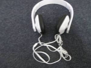 lot 380 image: Box of 20 White Adjustable Headphon...