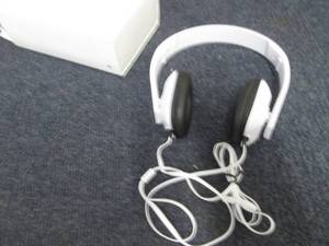 lot 382 image: Box of 20 White Adjustable Headphon...