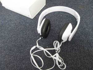 lot 383 image: Box of 20 White Adjustable Headphon...