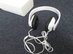 lot 385 image: Box of 20 White Adjustable Headphon...