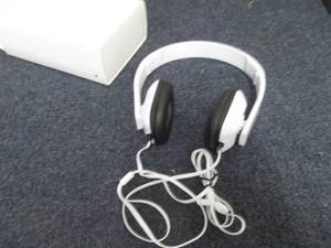 lot 387 image: Box of 20 White Adjustable Headphon...