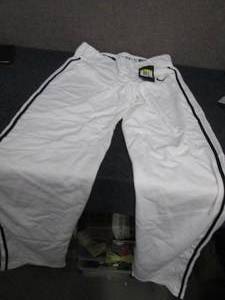lot 401 image: 10 Pr Nike Mens Small White with Bl...