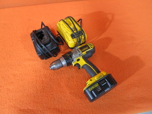 DeWalt 18v Hammer Drill, Chargers & Battery