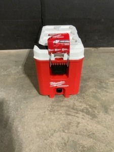 Milwaukee PACKOUT 10 in. Red 16 qt. Compact Cooler. See Pictures