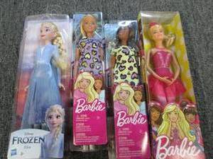 4 barbies ...