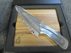 mr.moo 3 pc knife set with wood cut...