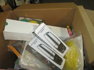 lot of kitchen electric salt and pe...