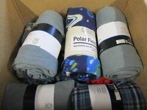 8 fleece throws ...