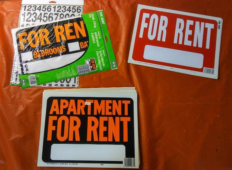 lot 9 image: Professional HyKo For Sale Signs