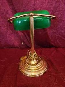lot 8 image: Beautiful Glass Desk Lamp