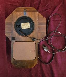 lot 2 image: United Wall Clock