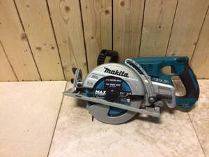 lot 81 image: Makita 18-V Brushless Cordless Rear Handle 7-14 in. Circular Saw  TOOL ONLY
