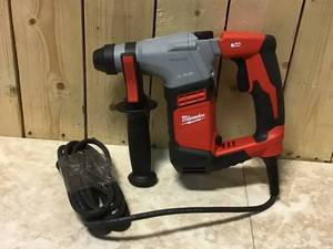 lot 82 image: Milwaukee 5.5 Amp 58 in. Corded SDS-plus ConcreteMasonry Rotary Hammer Drill Kit WCASE