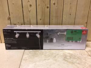 lot 99 image: Dale 1.85 ft. 3-Light Matte White Plug-In Linear Track Lighting Kit