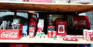 lot 5 image: Coca Cola Cups, Pepper Shakers & Silverware