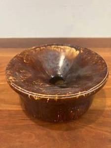 lot 24 image: Unknown Brown Splatter Pottery Piece