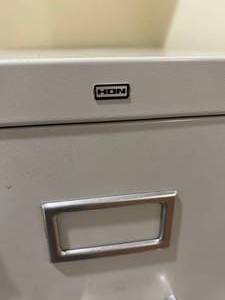 lot 64 image: Hon Metal Filing Cabinet 