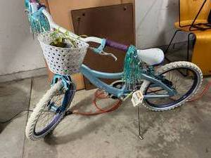 lot 92 image: Three Childrens Bicycles. Huffy, Hot wheels, Schwinn. - Good Condition See Pics