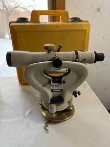 lot 100 image: Vintage Surveyors Scope. Still works great. 