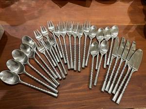 lot 109 image: Retro Cool Vintage Stanley Roberts Flatware Bamboo Motif Stainless Steel 