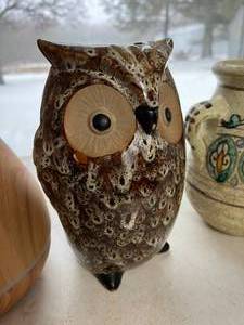 lot 117 image: Vintage Pottery and Two DiffusersHumidifiers. Both Work Great. Brown one smells like Cedar. 