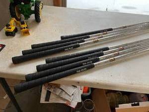 lot 122 image: SWEET GOLF SET TOP FLIGHT. 8 Piece. 