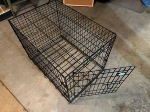 lot 130 image: Dog Kennel in great shape. 