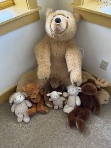 lot 137 image: Cute Furry Friends. Various Sizes. The big one is super squishy. 