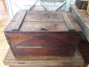lot 144 image: Heres ANOTHER AWESOME ANTIQUE TRUNK CHECK OUT THAT LATCH & INSIDE LOOKS TO HAVE BEEN USED TO STORE WINE BOTTLES  GORGEOUS